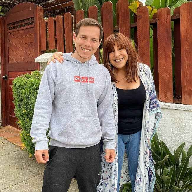 Graham Stephan, with his mom.