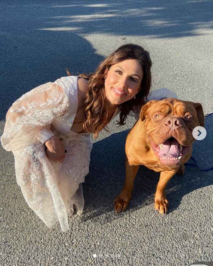 Image - Cristina Rosato in a behind-the-scenes picture with a dog. 