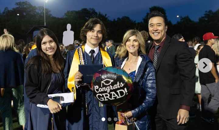 Image - EvanTubeHD with his parents, Jared & Alisa, and sister, Jillian, on his graduation day. 