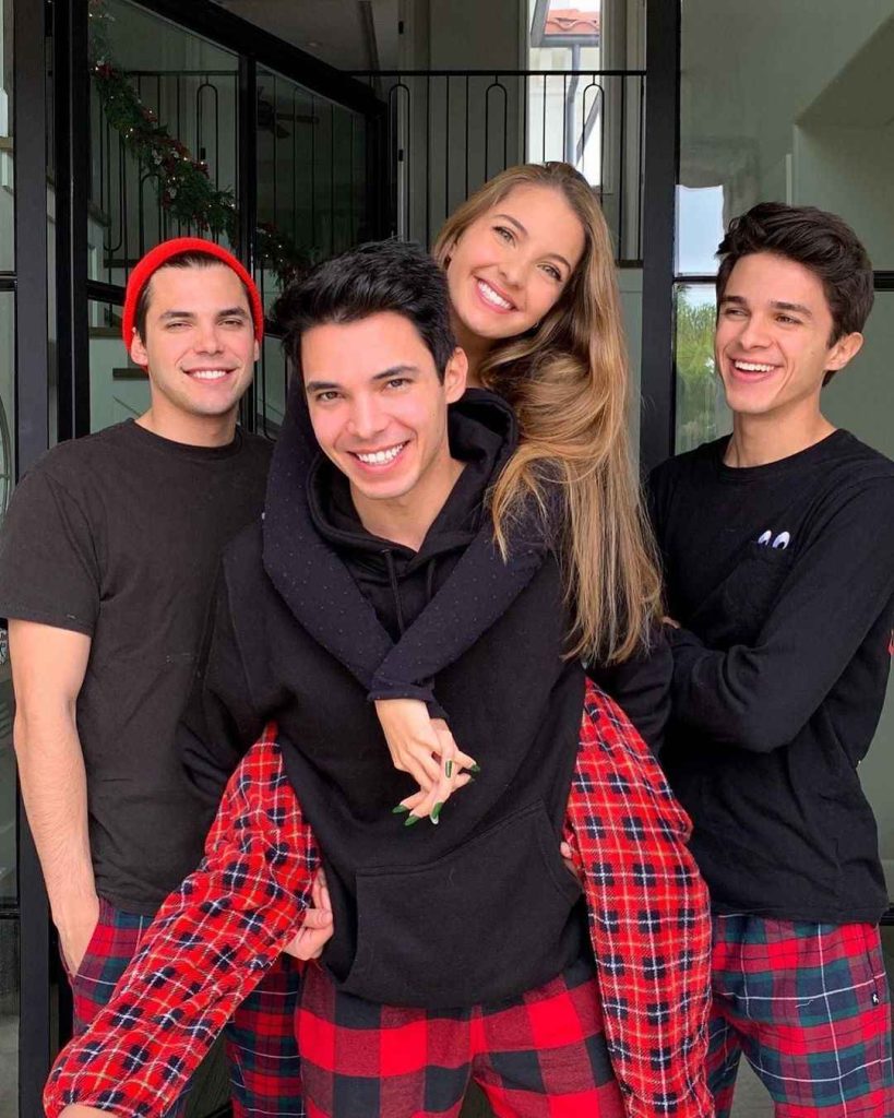 Image - Young Lexi Rivera with her older brothers, Brent, Brice, and Blake Rivera, over the Christmas. (Source: @lexibrookerivera / Instagram). 