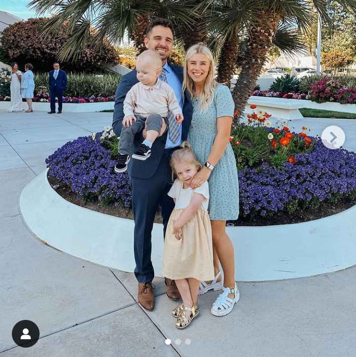 Image - Jane Williamson with her husband, Chris, and two kids, Sawyer and Chloe, during her brother's wedding in May 2023. (Source: @jane / Instagram). 