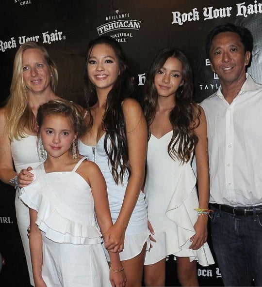 Image - Lily Chee with her family: her dad, Max, mom, Rebecca, and sisters, Nuala and Mabel. (Source: @lilychee / Instagram). 