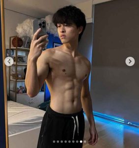 Is Alan Chikin Chow Dating Chelsea? Bio: Age, Family, Girlfriend, Net Worth