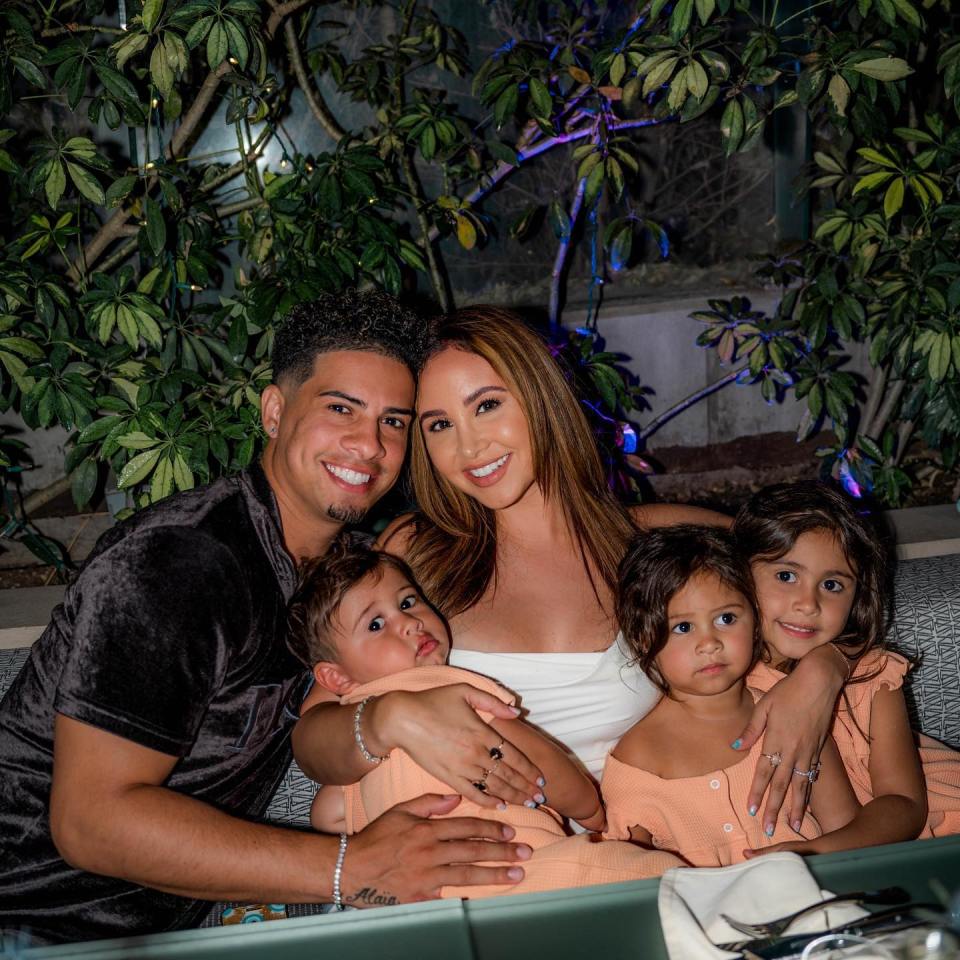 Image - Catherine Paiz in a family photo with her ex-husband, Austin McBroom, and their three kids, Elle, Alaia, and Steel. 