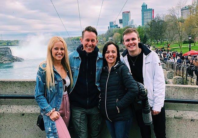 Image - Jessica Lord in a cute family photo with her parents, Gylnn and Amanda, and brother, Daniel Lord. 