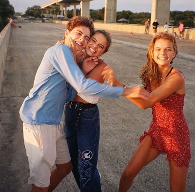 Image - Young Hannah Kepple with her younger sister, Ella, and brother, Ben. 