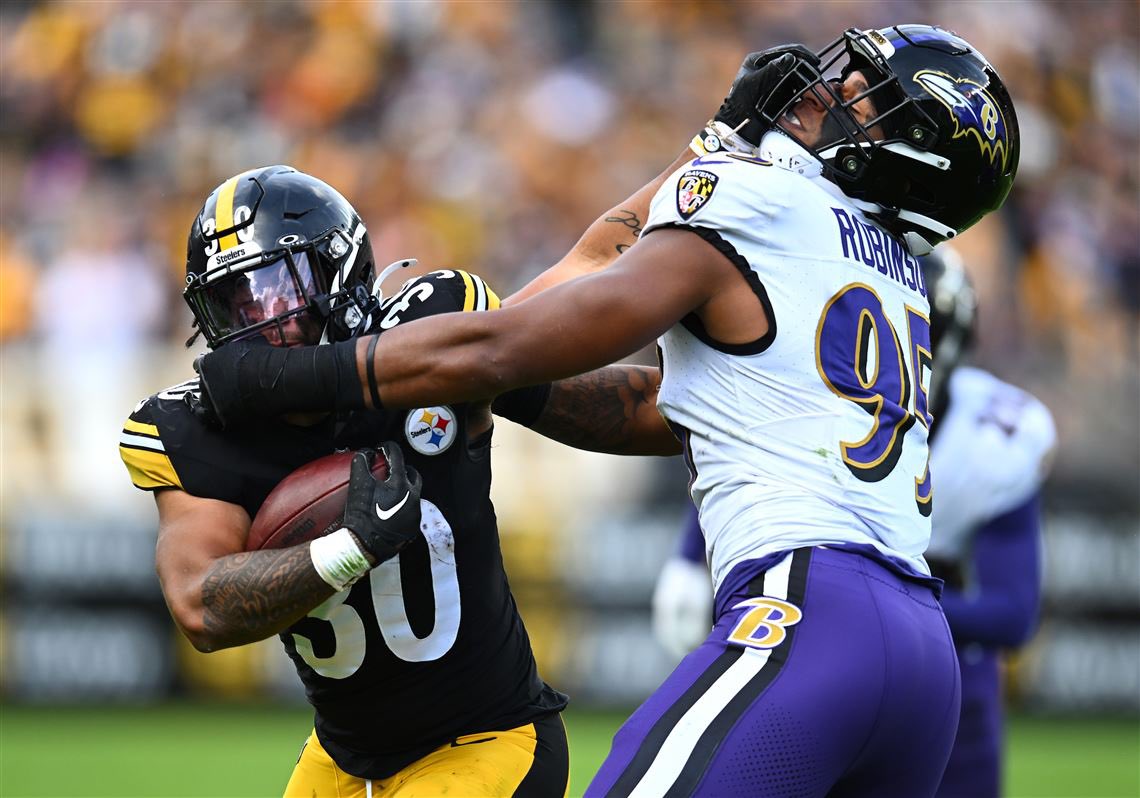 Image - Jaylen Warren attacking an opponent on the pitch. 