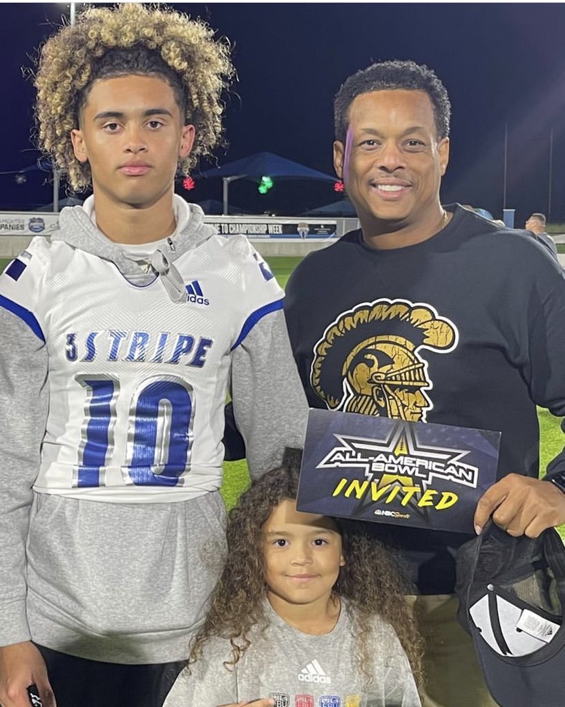 Image - Julian Lewis in a family photo with his dad, T. Carlton Lewis, and little sister. 