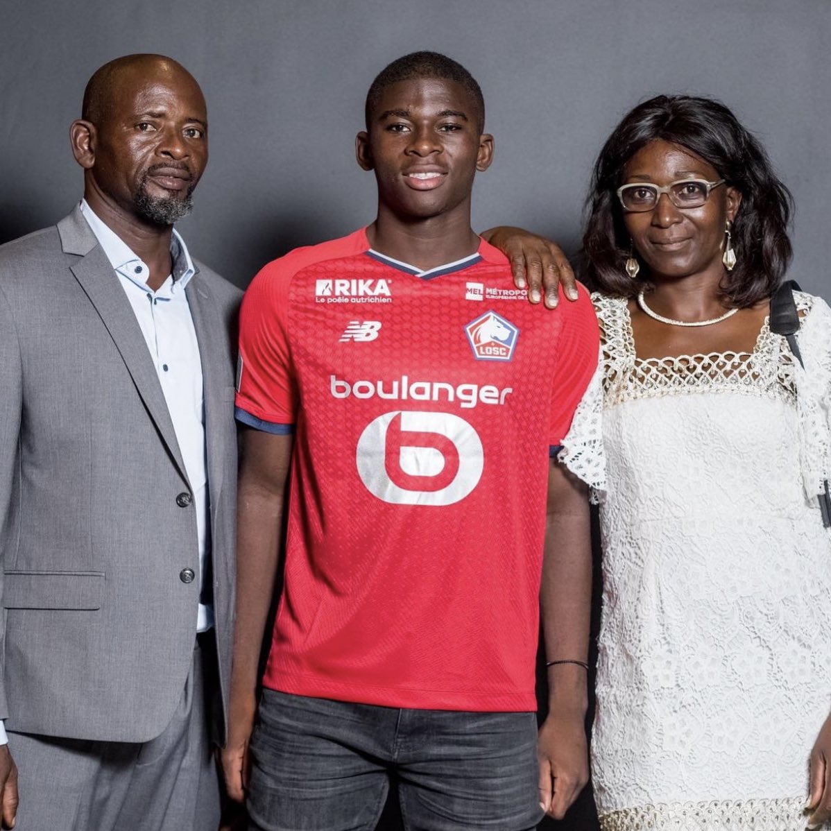 Image - Carlos Baleba in a family photo with his parents, Eugene Baleba and Mrs. Baleba. 