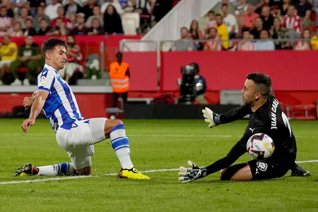 Image - Martin Zubimendi showing his impressive style of play in the pitch. 