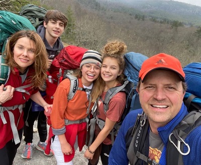 Image - Young Hannah Kepple in a family photo with her mom, Julie, dad, Rich, sister, Ella, and brother, Ben. 