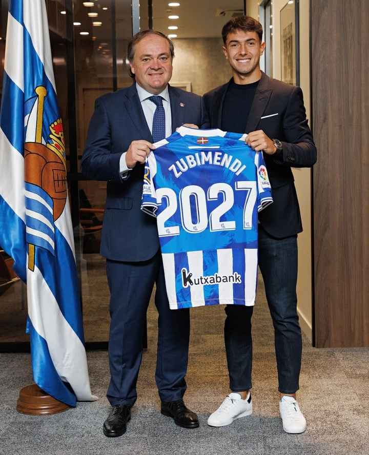 Image - Martin Zubimendi in good spirits as he renews his contract with Real Sociedad, set to expire later in 2027.