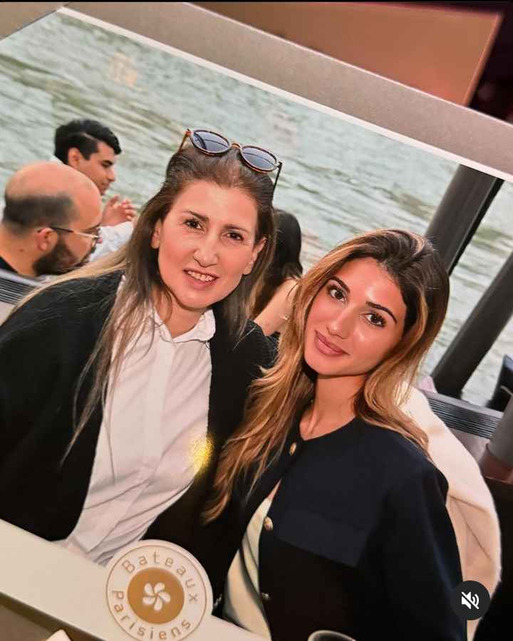 Image - Sherin’s Beauty in a cute lil photo with her mom, Khlat Mustafa. 