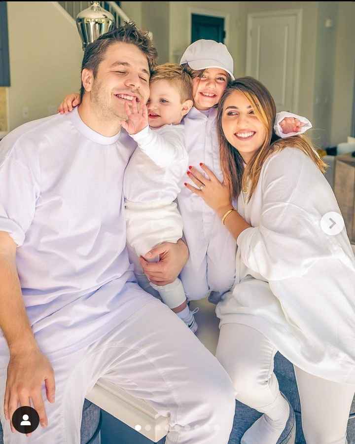 Image - Anas Marwah in a cute family photo with his wife, Asala, and two children, Mila & Noah. 