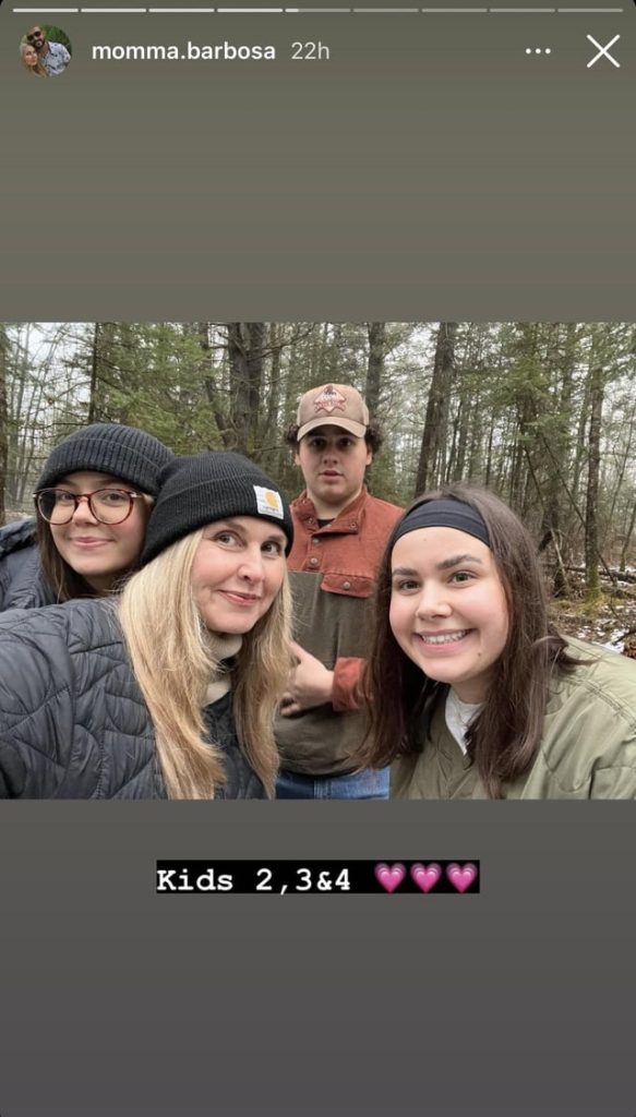 Image - Spencer Barbosa in a family photo with her mom, Roberto, brother, Cooper, and sister, Bailey. 